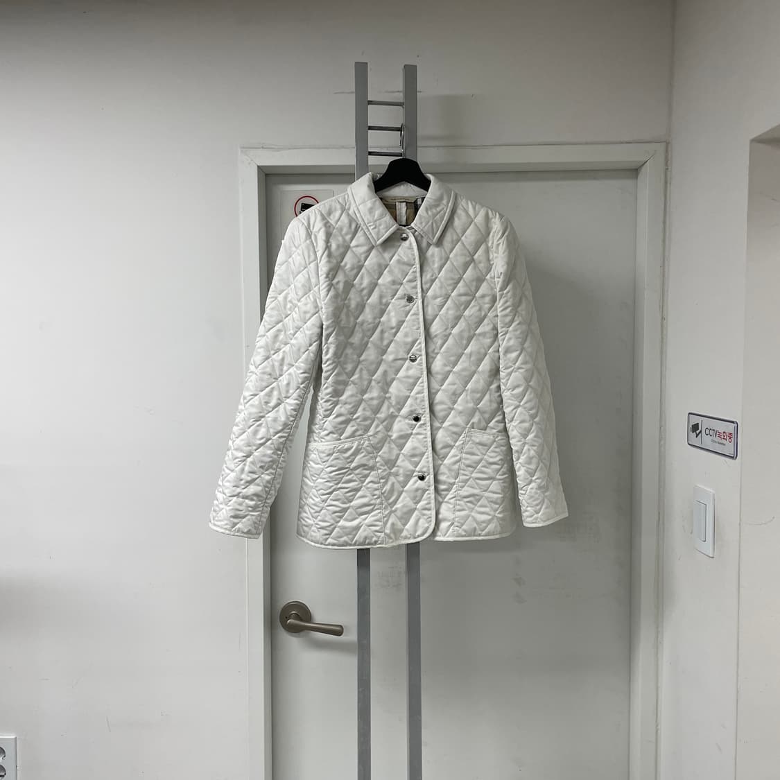 버버리 퀄팅 자켓 아이보리 S(W)  상품이미지1