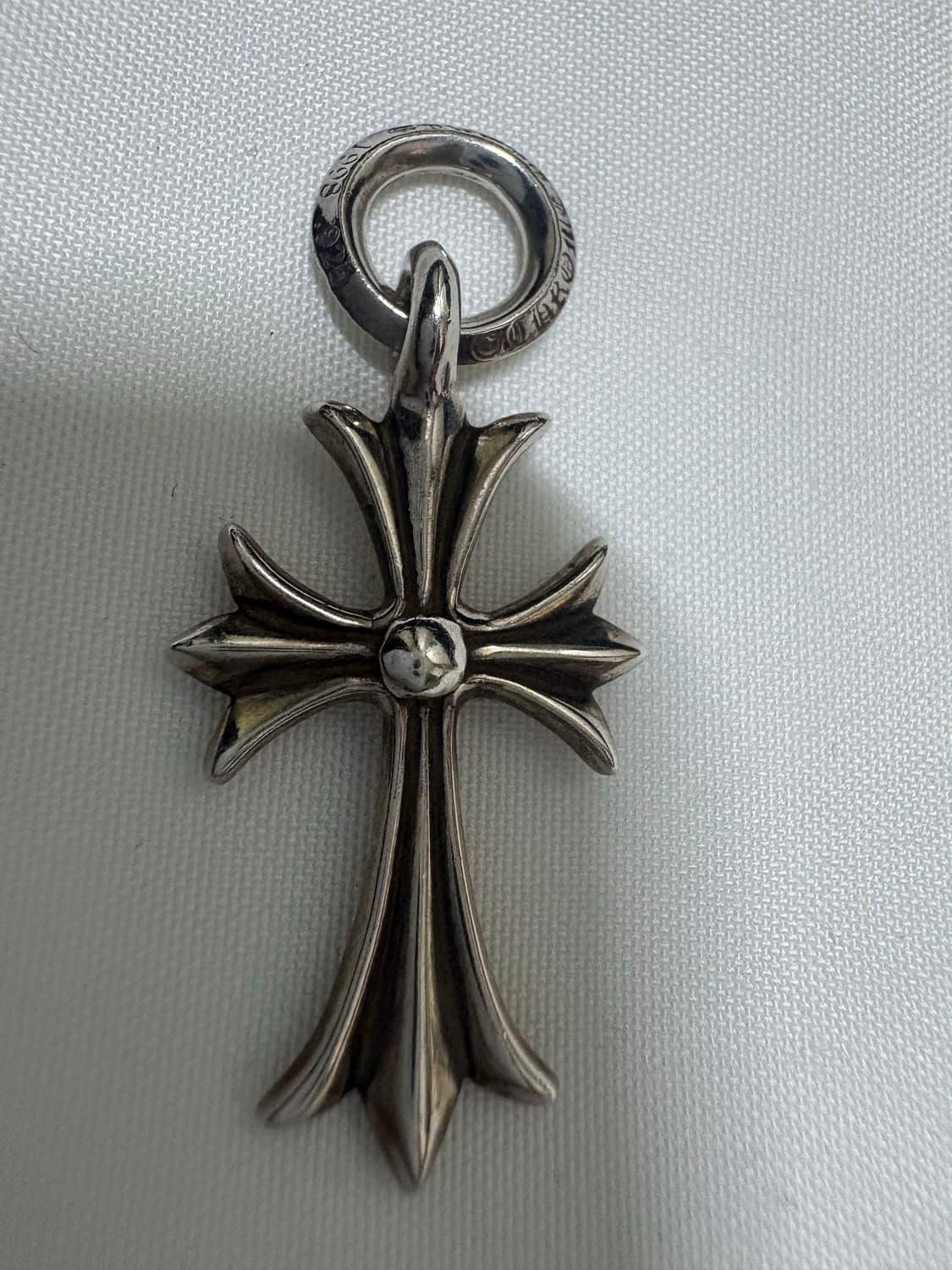 크롬하츠 타이니 크로스 팬던트 팝니다 상품이미지1