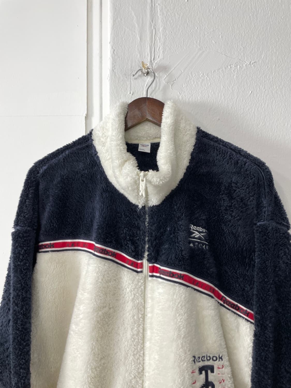 리복x로맨틱 크라운 RMC 플리스 자켓 상품이미지2