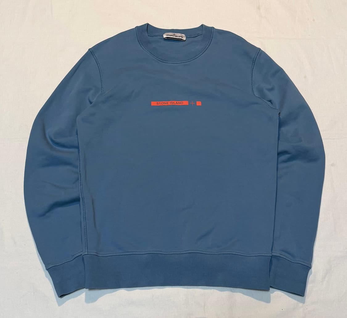 스톤아일랜드 22SS 프린팅 맨투맨 스웻셔츠 블루 상품이미지1