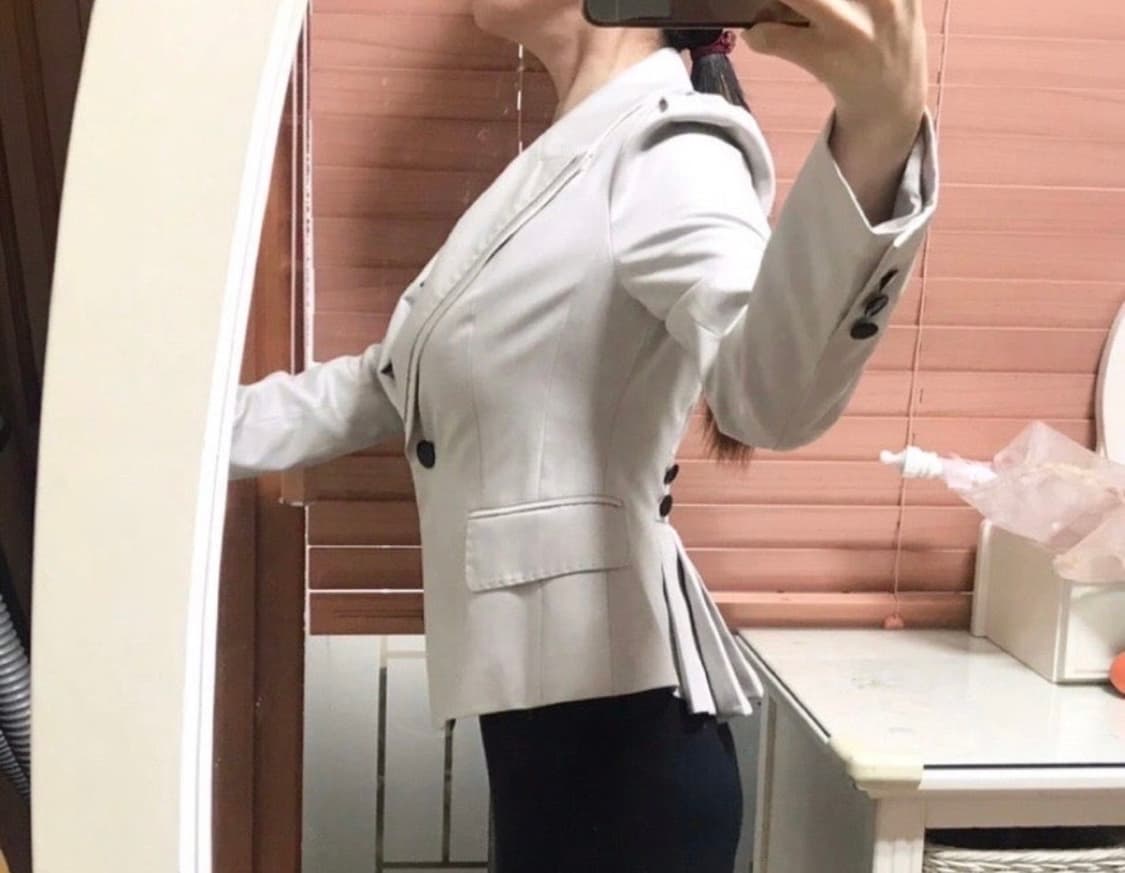  아나카프리ㅡ 뒷모습이 예쁜 스티치 장식 자켓 55/1회착용  상품이미지1