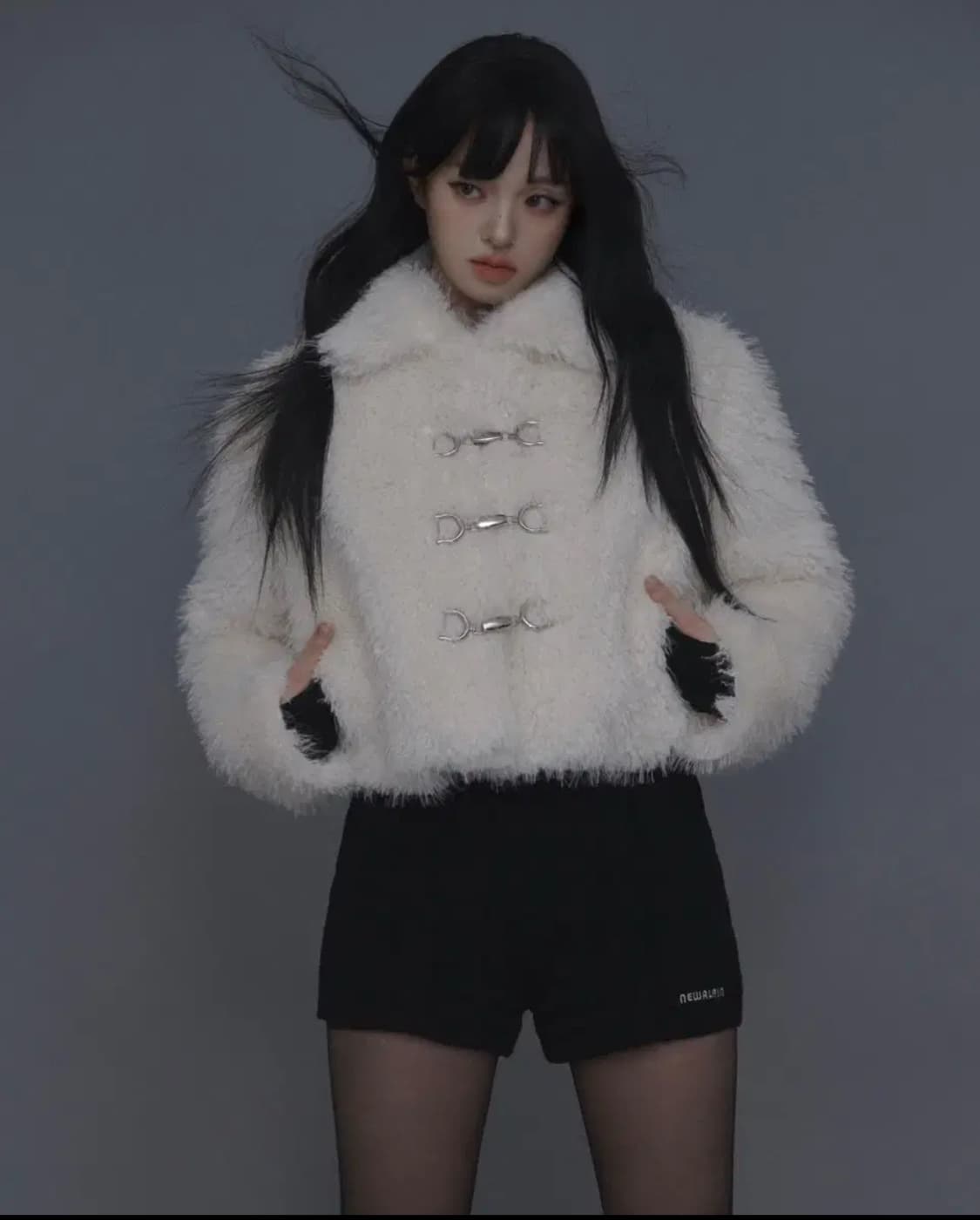 새상품) 뉴얼린 퍼자켓 Rabbit Hook Crop Fur Jacket 상품이미지1