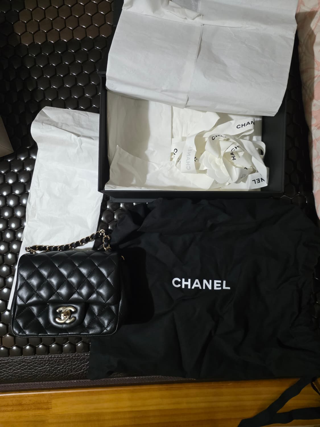 샤넬 블랙 퀼팅 플랩백 금장 새제품 상품이미지1