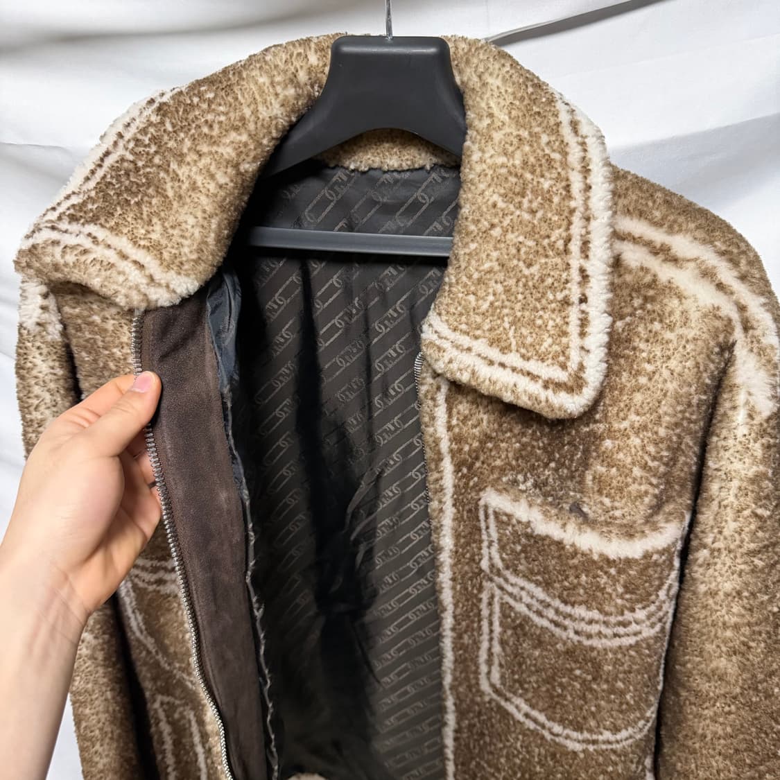 [새상품/오버핏46] 23FW 펜디 시어링 밍크퍼 브라운 자켓 상품이미지6