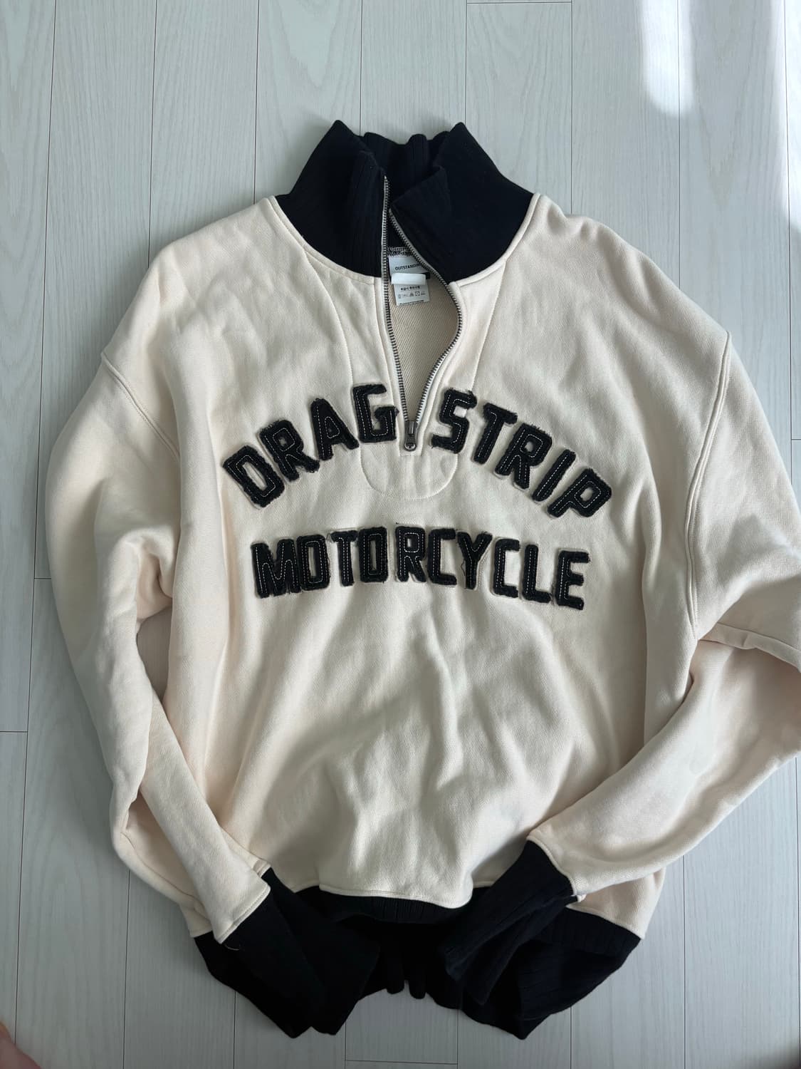 아웃스탠딩 맨투맨 하프집업 상품이미지1