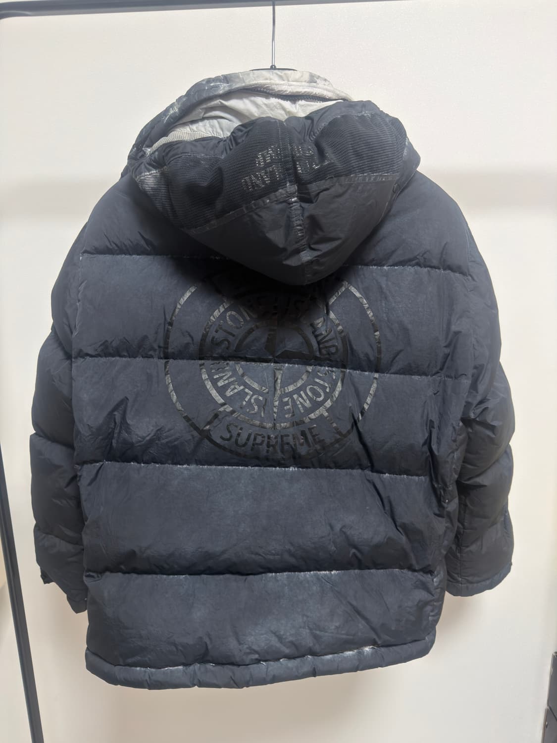 [국문택, 실측L] 스톤아일랜드 크링클랩스 페인티드 카모 패딩 블랙 상품이미지4