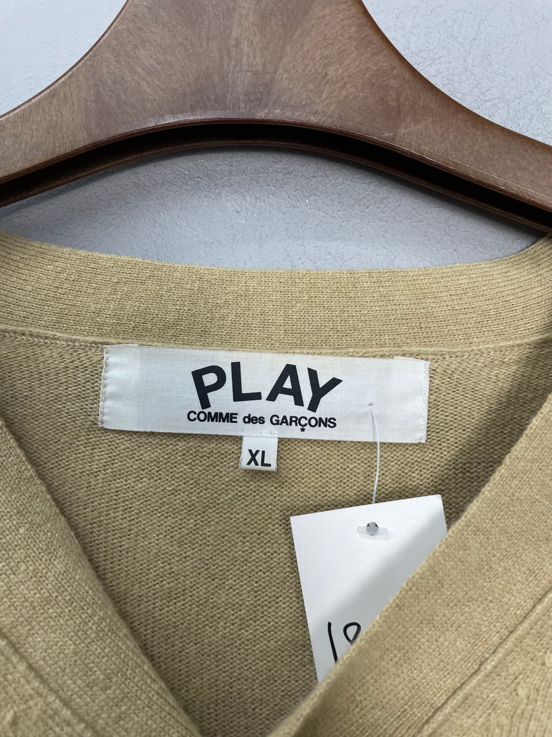 꼼데가르송 플레이 블랙 하트 와펜 베이지 가디건 H2013 상품이미지5