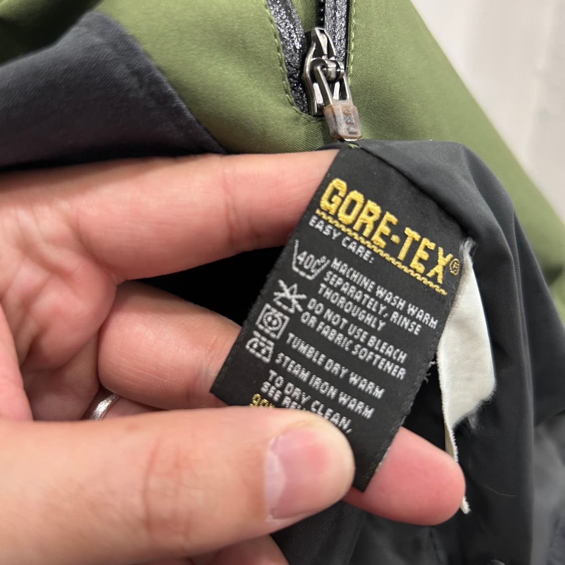 컬럼비아 티타늄 고어텍스 아웃도어 후드 바람막이 상품이미지4