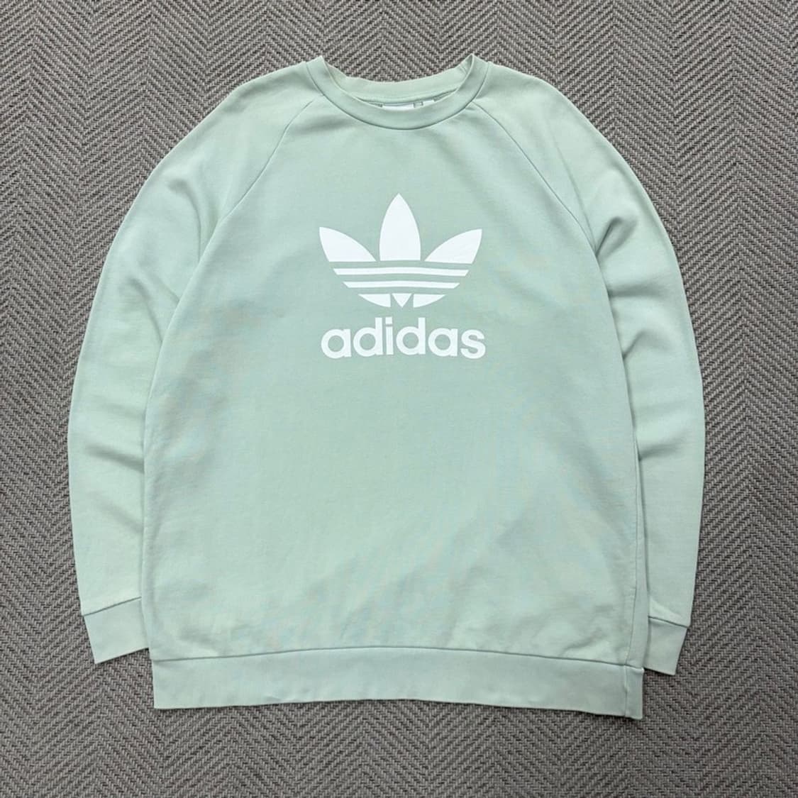 아디다스 빅로고 맨투맨 v2409 상품이미지1