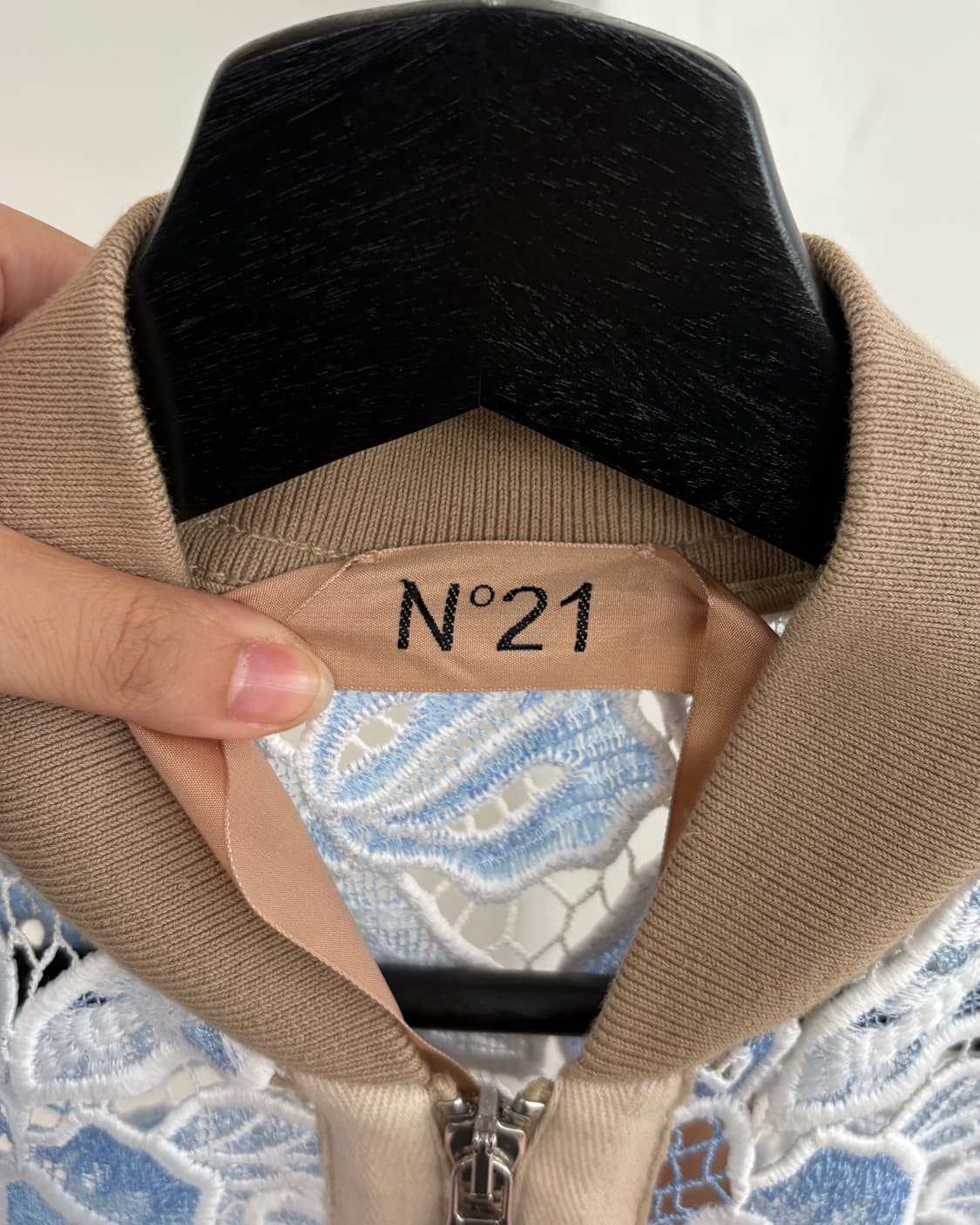 N21 베이지 레이스 새틴 봄버 자켓 상품이미지7