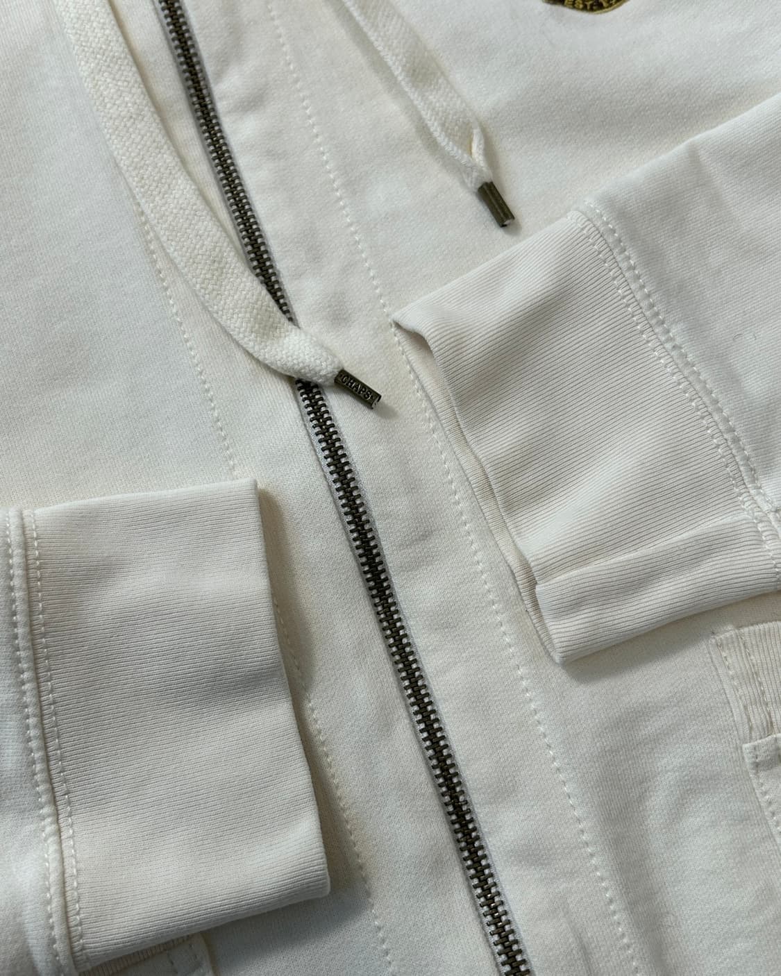 챕스 자수로고 베이지 후드집업 상품이미지5