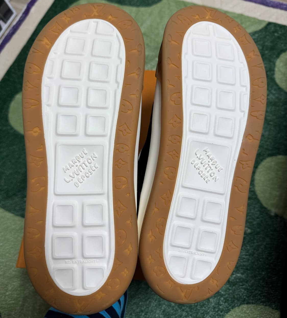 루이비통 틸티드 스니커즈 / 블랙 상품이미지6