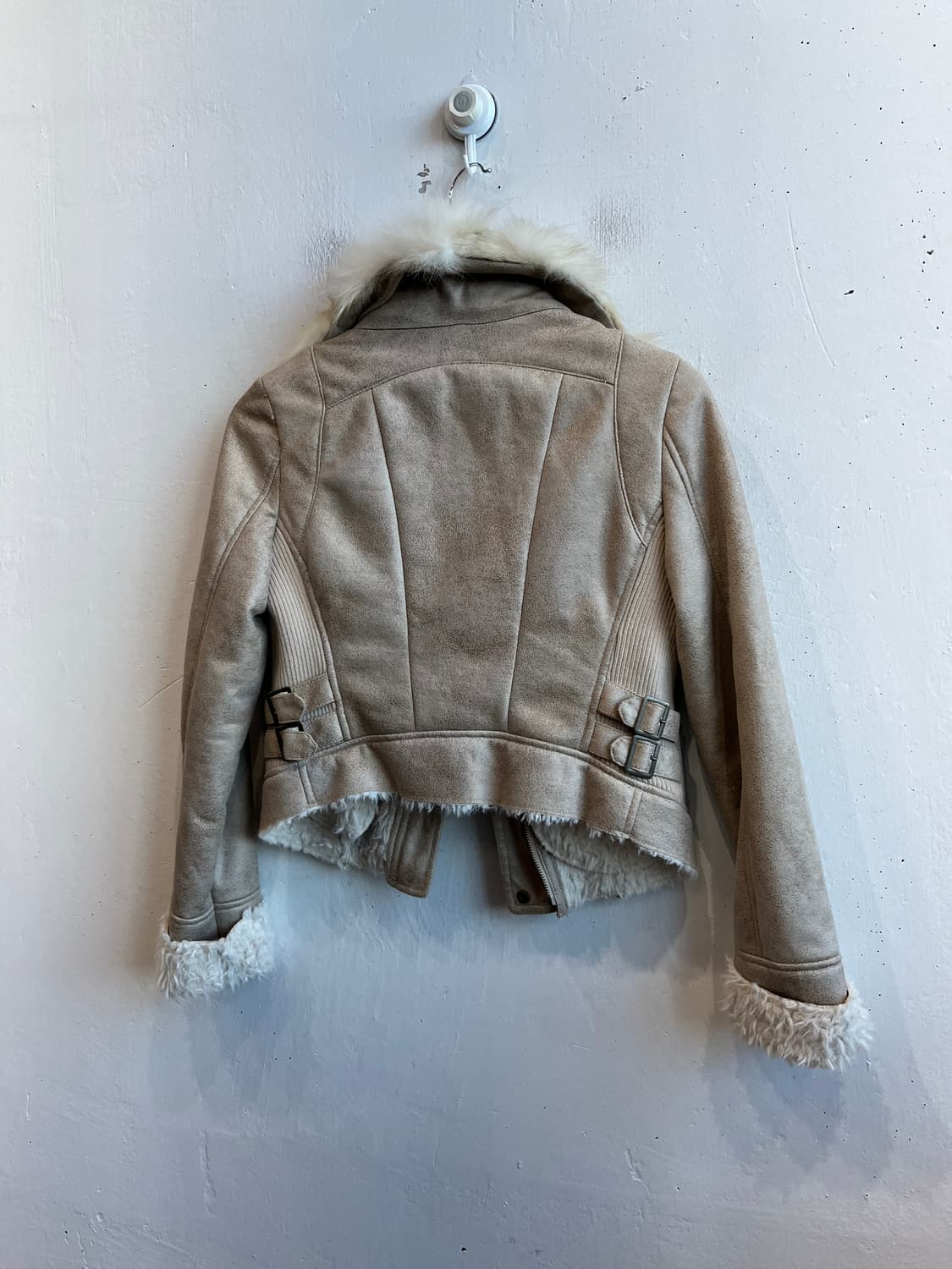 Visit in Newyork 폭스퍼 크롭 무스탕 자켓 우먼즈 상품이미지2