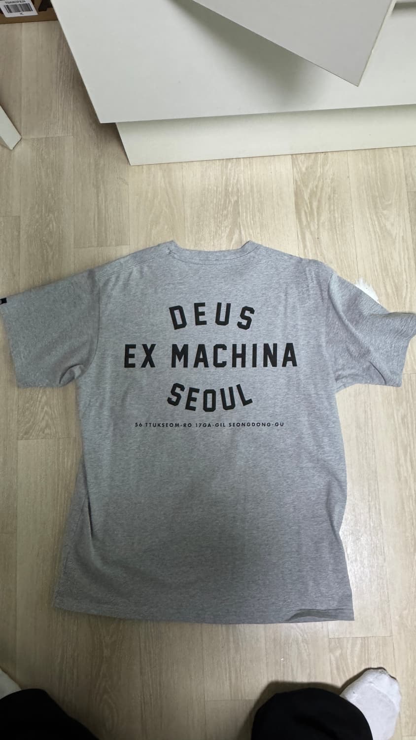 데우스엑스 서울 반팔 그레이m 상품이미지2