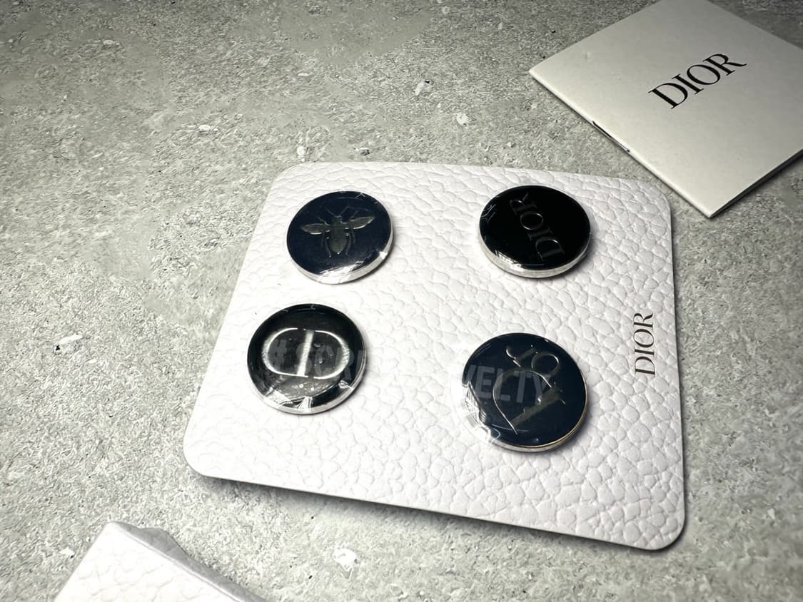 디올뷰티 익스크루시브 핀뱃지 남성 정장 브로치 상품이미지6