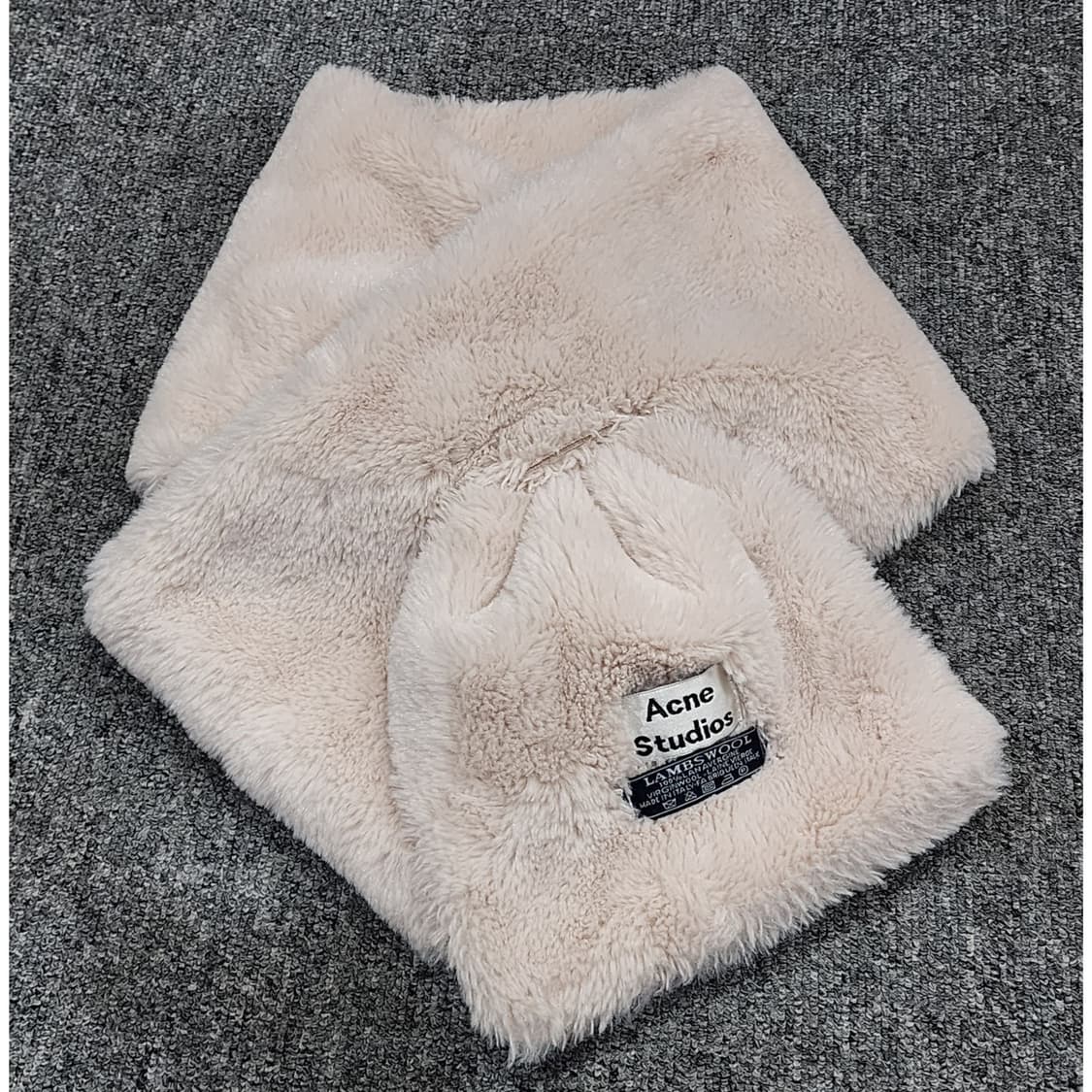 아크네 스튜디오 램스울 퍼 머플러 목도리 상품이미지1