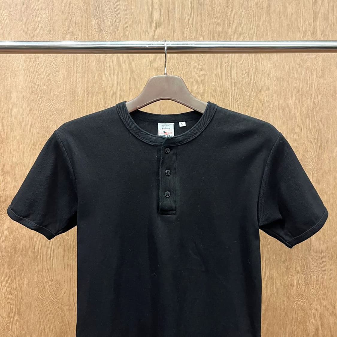 아비렉스 반팔 골지 티셔츠 헨리넥 백 로고 프린팅 무지 디테일 블랙 상품이미지4