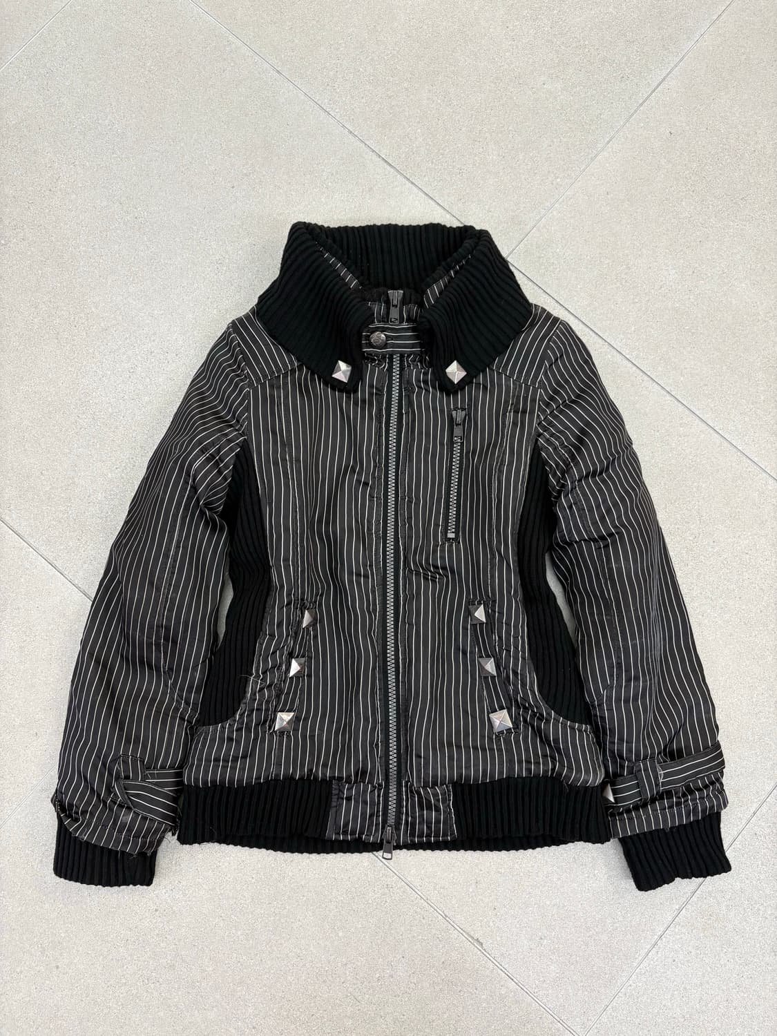 DIG DEEP 스트라이프 스터드 점퍼 상품이미지1