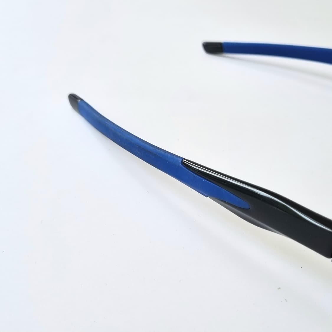 데드스탁 가볍고 유연한 착용감, 유니크한 쉐입 안경테 807 상품이미지8