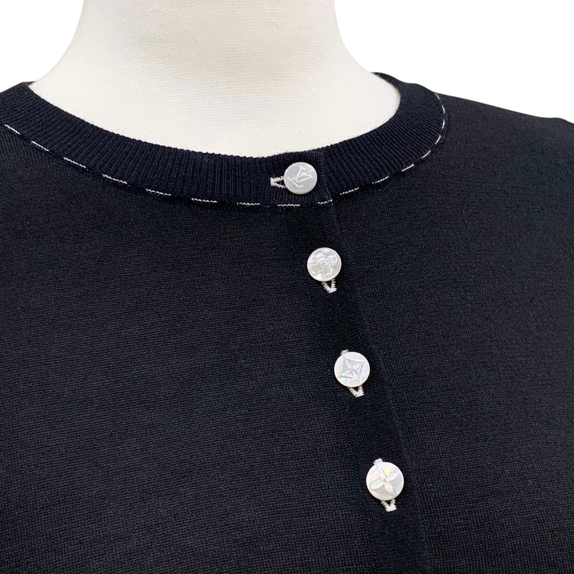루이비통 자개단추 스티치 캐시미어 가디건 상품이미지3