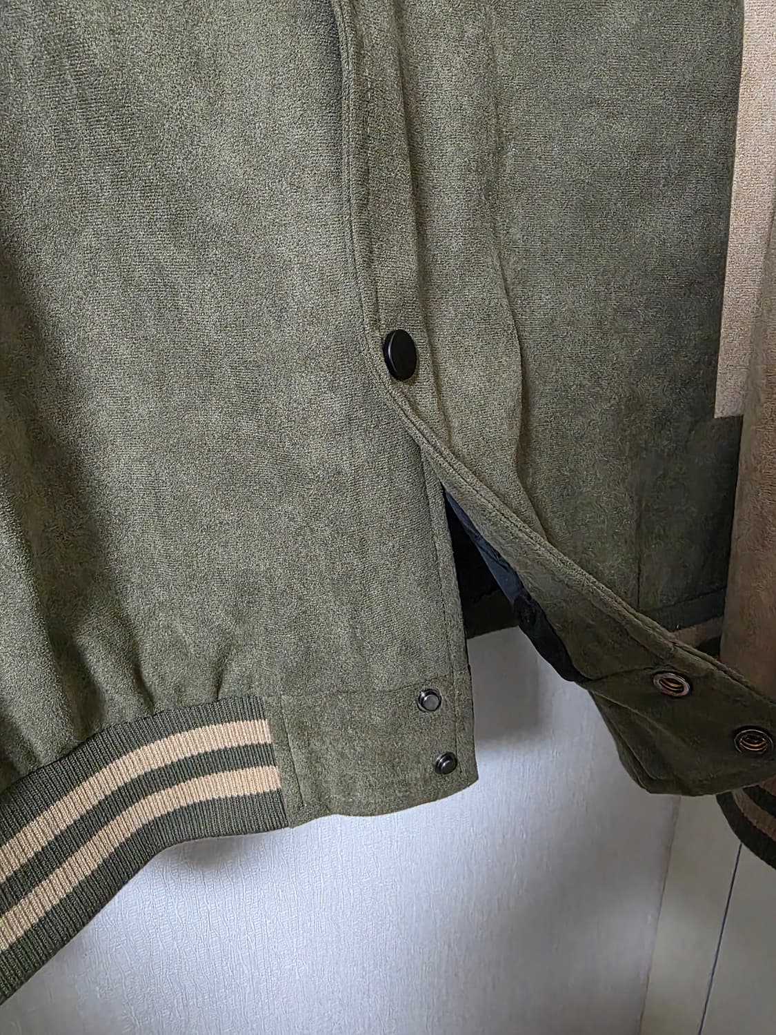 새상품) 남녀공용 카키 바시티 자켓 상품이미지4