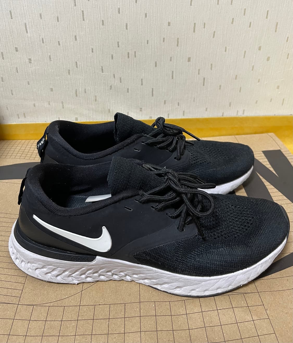 나이키 우먼스 오딧세이 리액트 2 플라이니트 240 상품이미지1