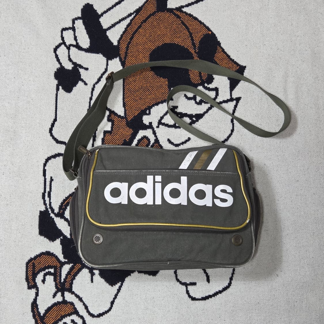 아디다스 카키 코튼 스퀘어 크로스백 상품이미지1