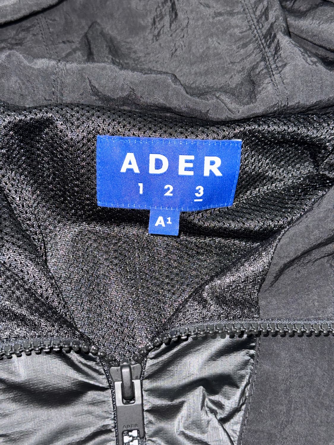 아더에러 Oblique anorak jumper Noir 바람막이 점퍼 상품이미지8