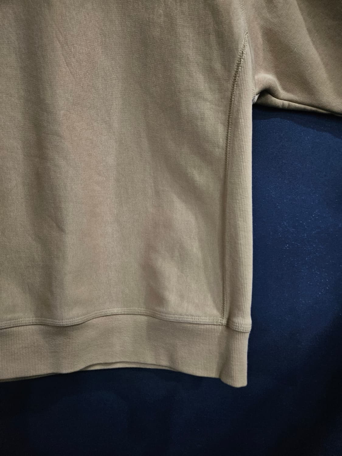 칼하트 자수로고 베이지 남성 세미오버핏 95 기모 맨투맨  상품이미지6