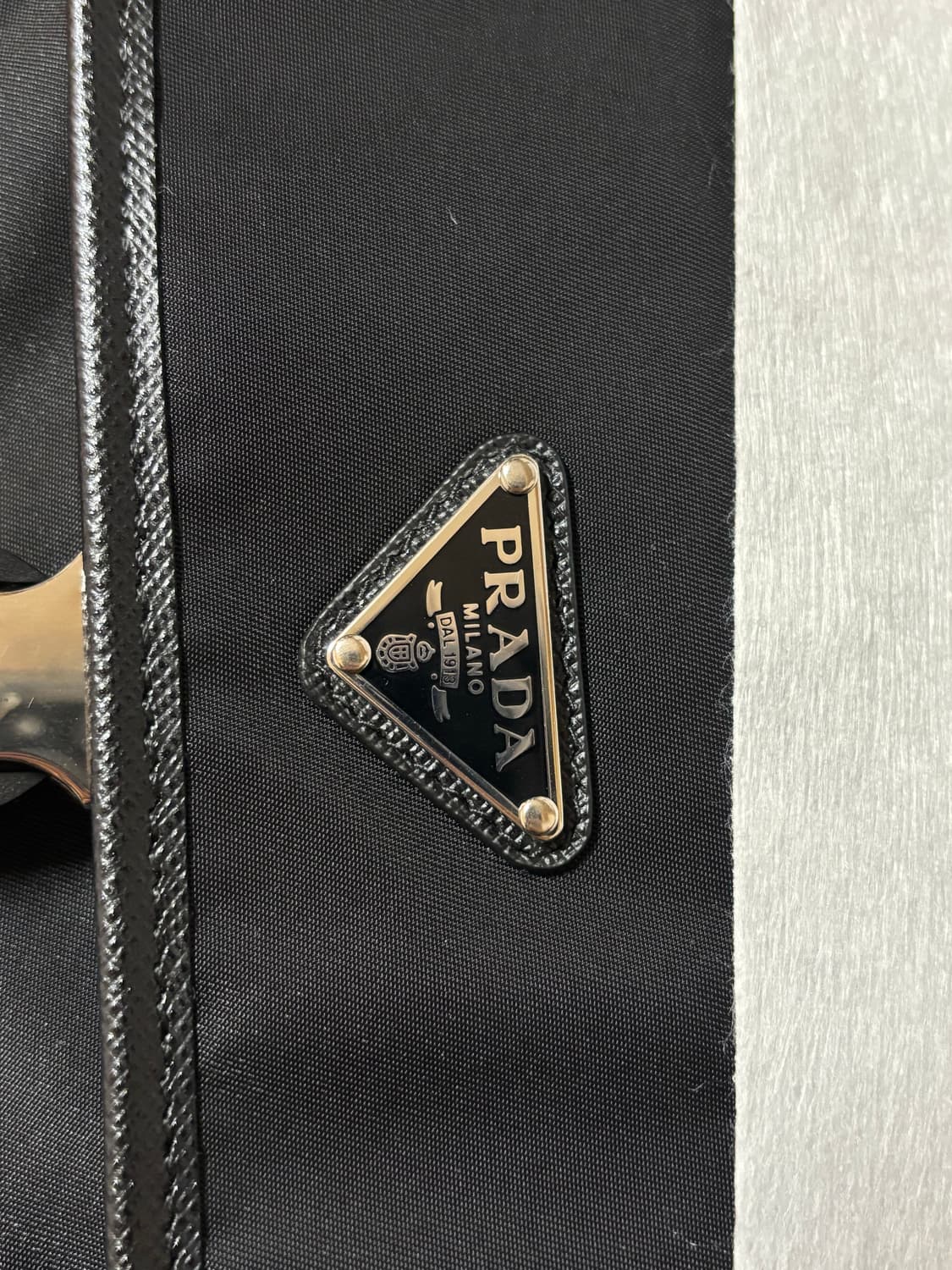 프라다 리나일론 및 사피아노 가죽 스마트폰 케이스 상품이미지4