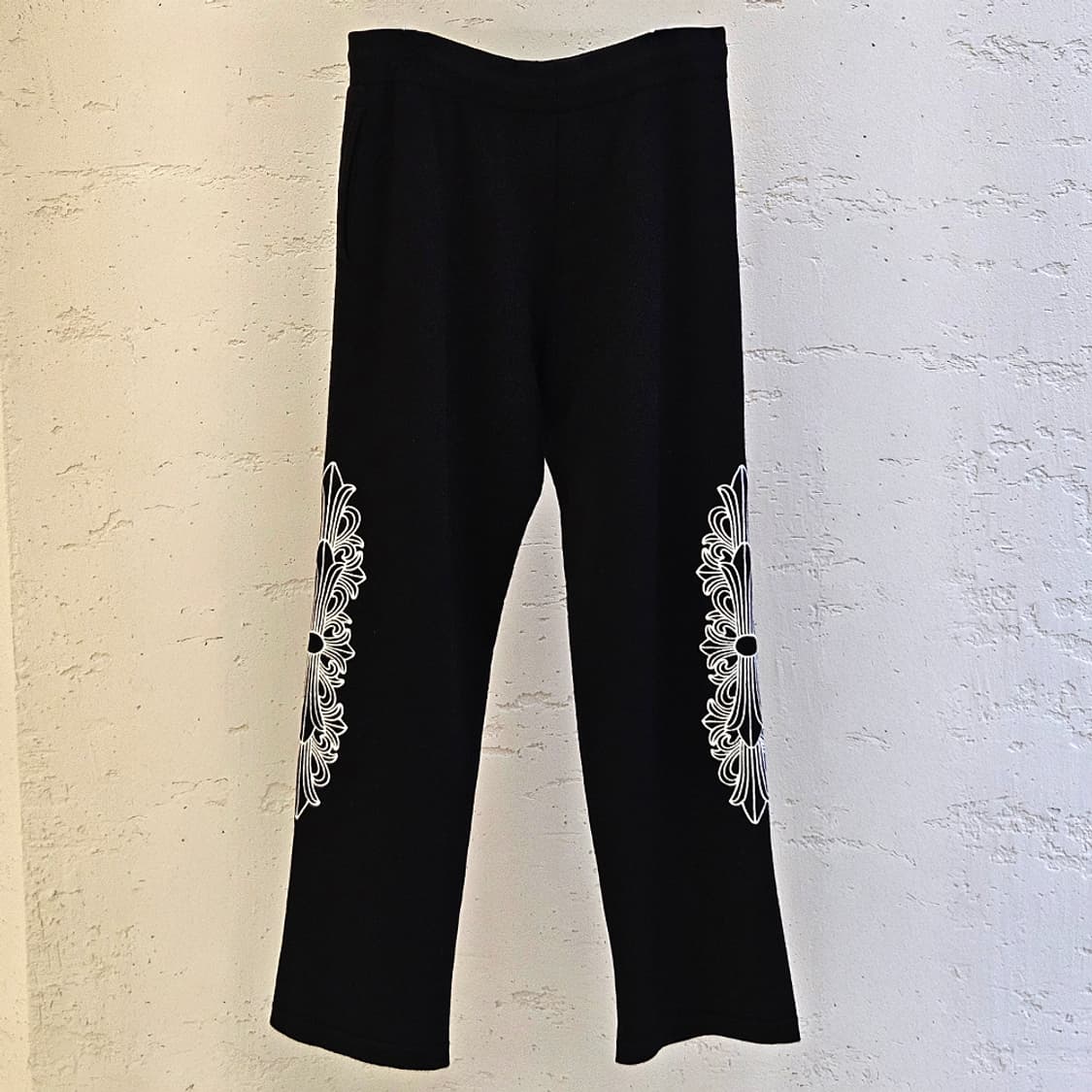 [L] 미사용 크롬하츠 캐시미어 플로랄 크로스 팬츠 블랙B1113C107 상품이미지2