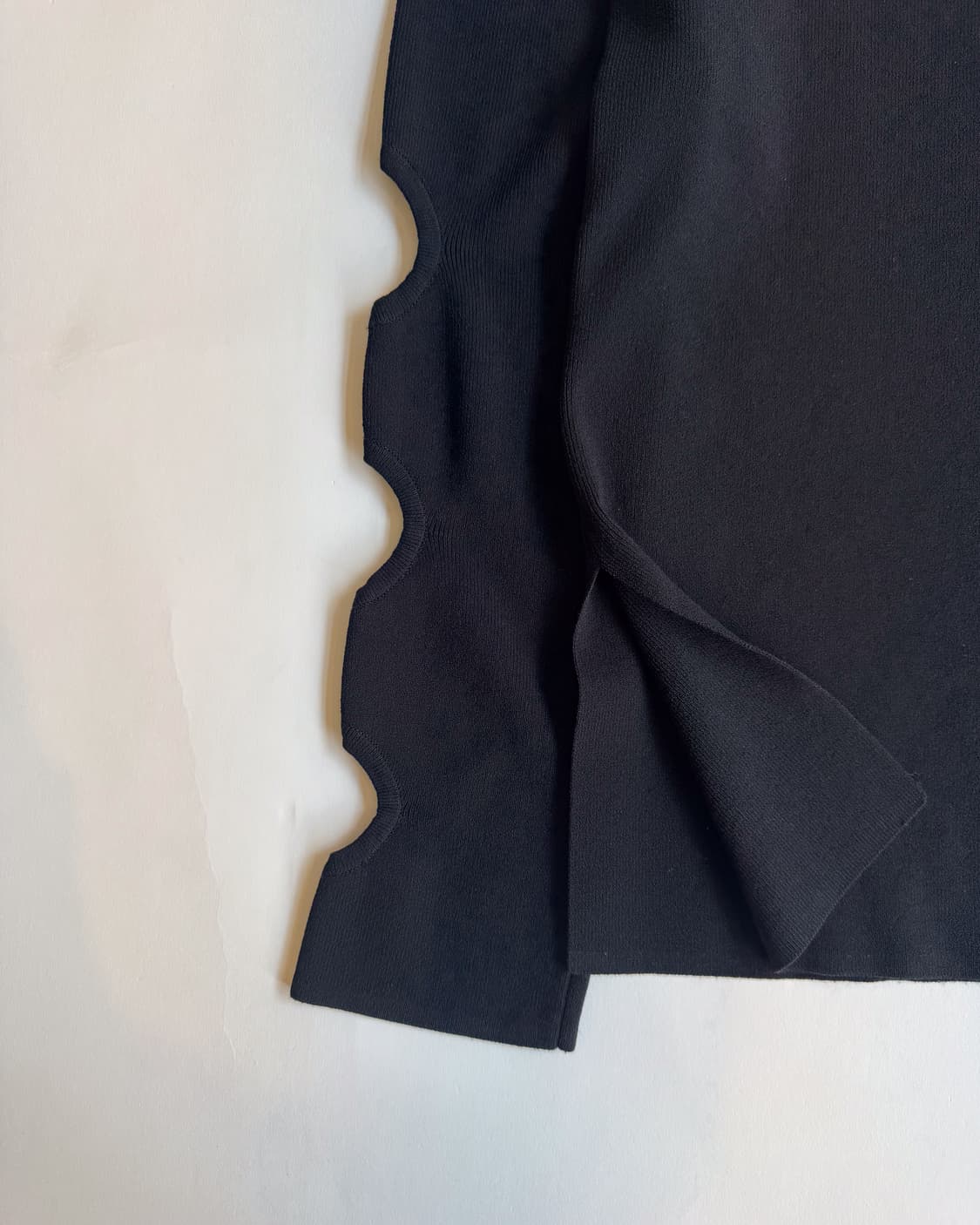 Black Scallop Edge Ribbed Top  상품이미지3