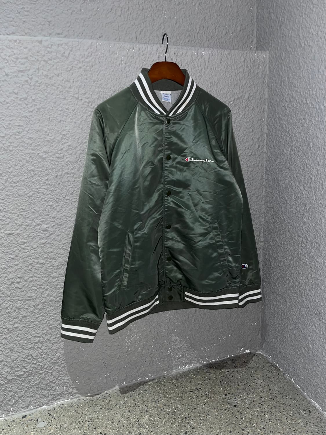 챔피온 올리브 새틴 바시티 자켓 상품이미지1