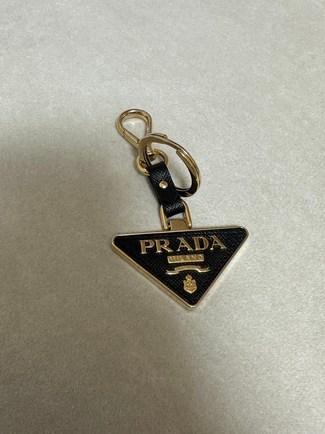 25년구매 [A+ 정품] 프라다 삼각로고 키링 상품이미지2
