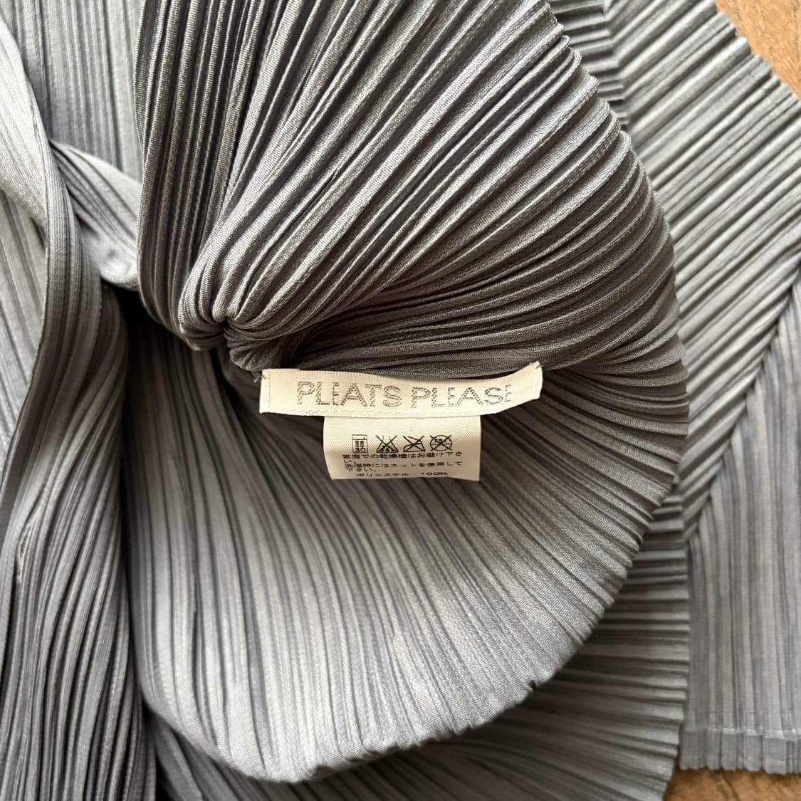 Mixed Pleats Button Detail Blouse 상품이미지7