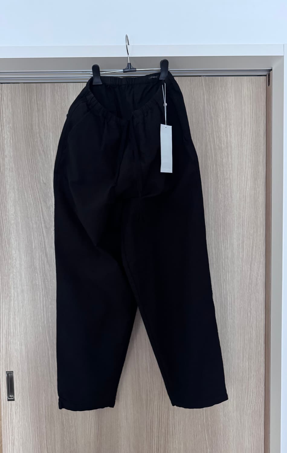 [새] 26SS 코모리 코튼 덕 테이퍼드 팬츠 상품이미지1