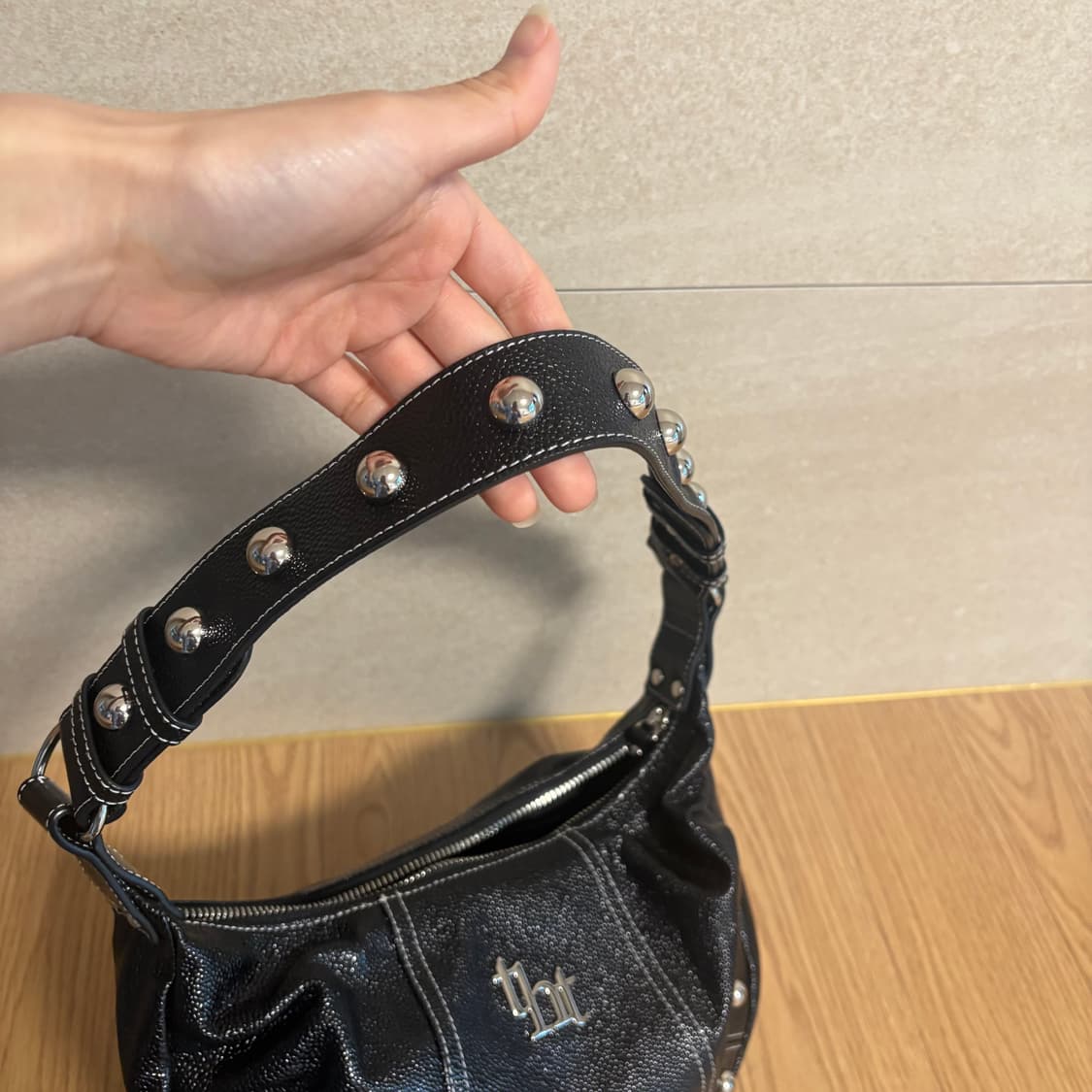 threetimes 조니백 블랙 숄더백 상품이미지4