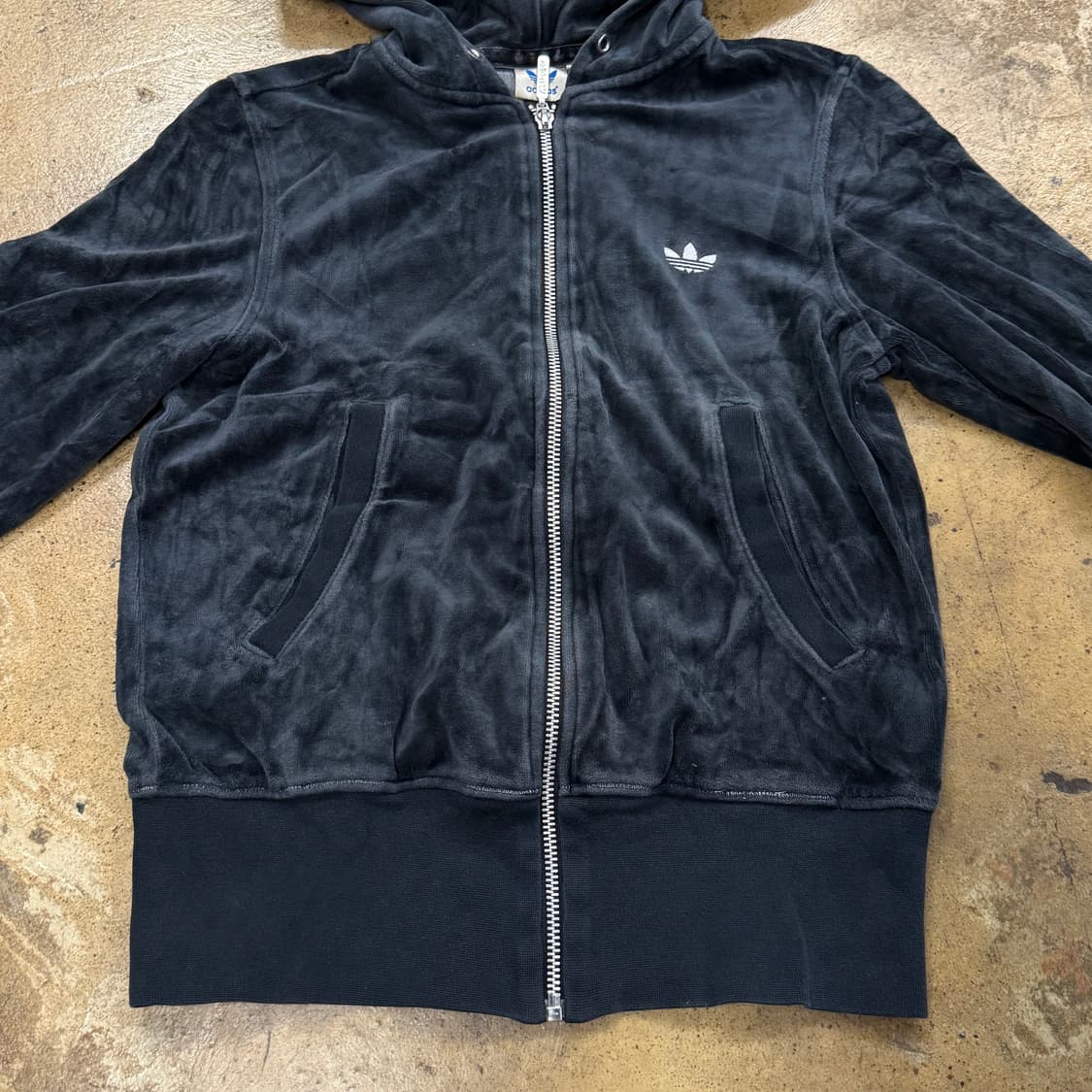 아디다스 블랙 벨벳 딱붙 후드집업 상품이미지3