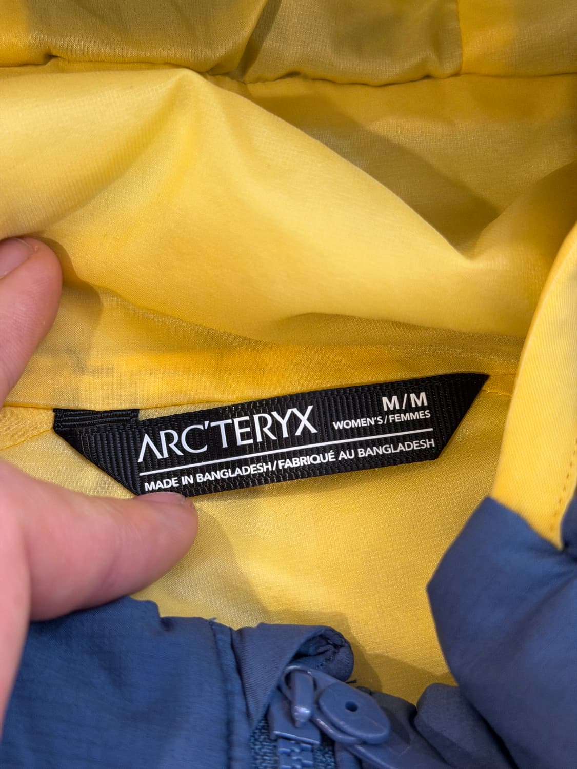 아크테릭스 아톰 LT 후디 경량패딩 스카이블루 옐로우 상품이미지6