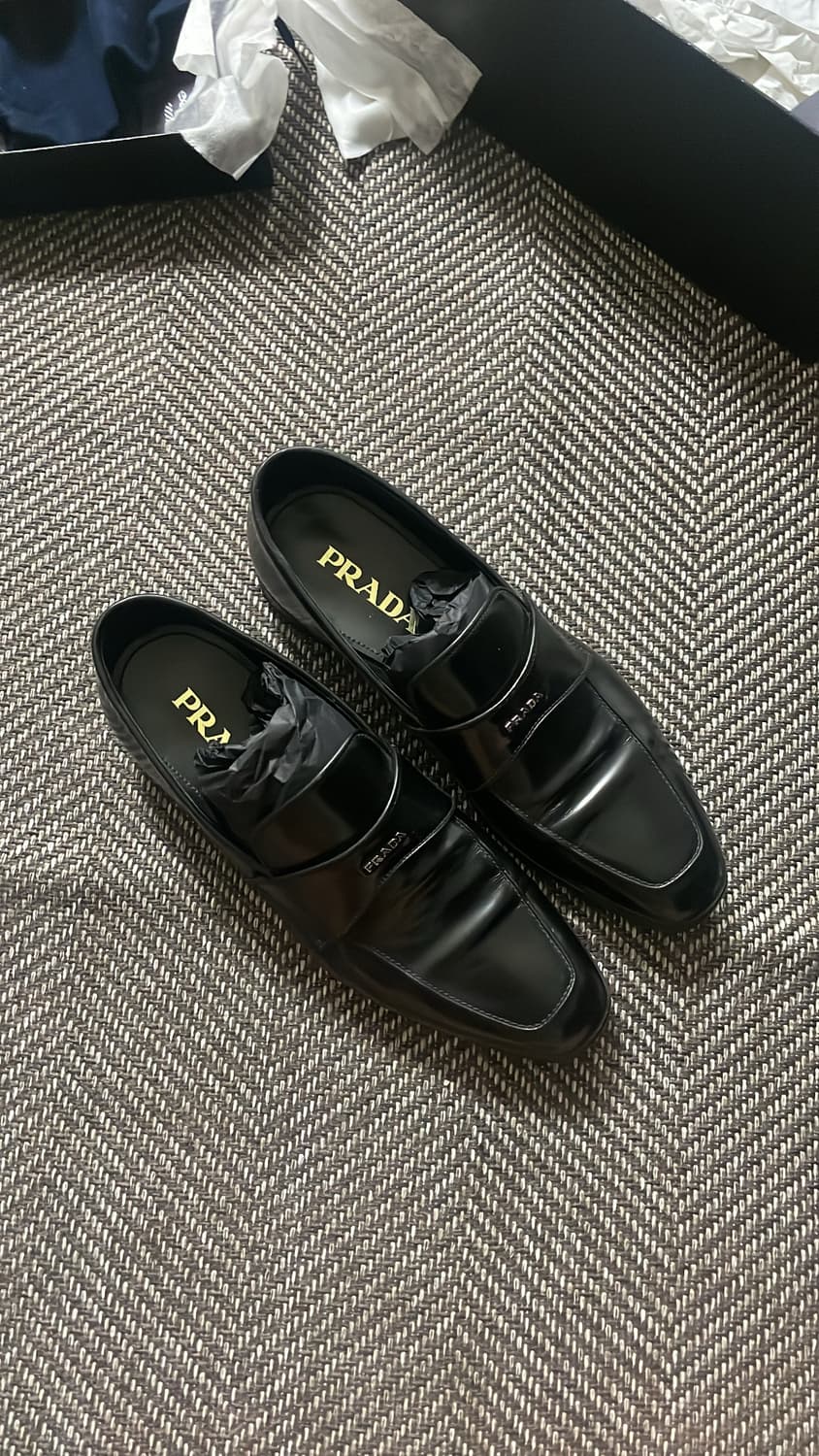 프라다 로고 스트랩 로퍼 상품이미지2