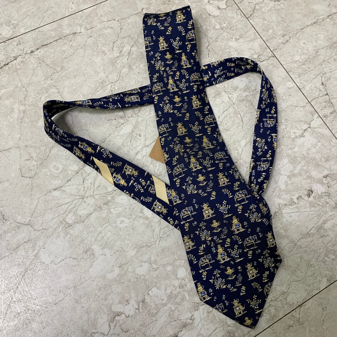 살바토레 페라가모 빈티지 앤틱 패턴 실크 넥타이 네이비 상품이미지6