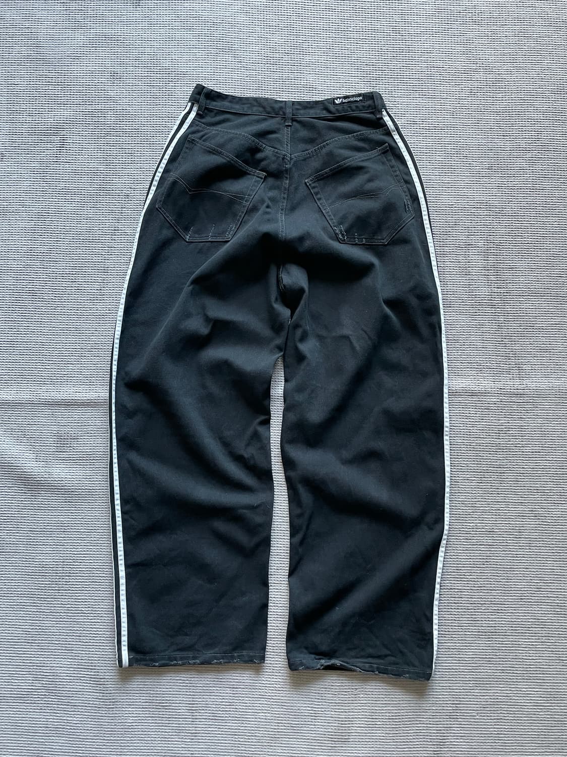 발렌시아가x아디다스 라지 베기 팬츠 블랙 상품이미지5