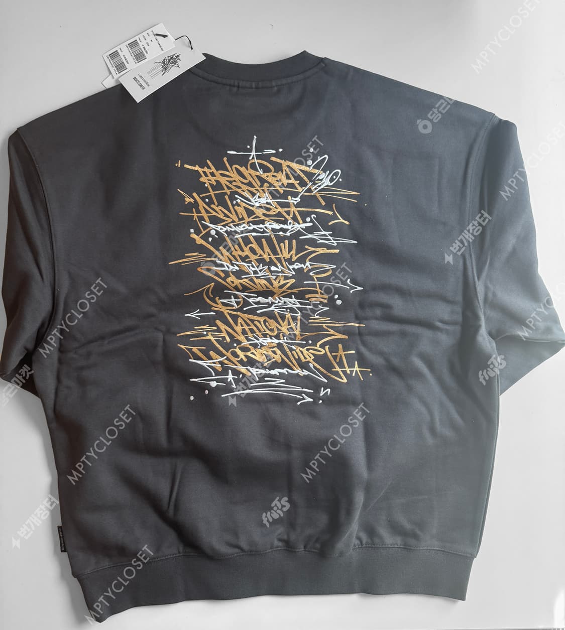 [L] 커스텀멜로우 Bisco Smith 콜라보 맨투맨 스웻셔츠 그레이 상품이미지3