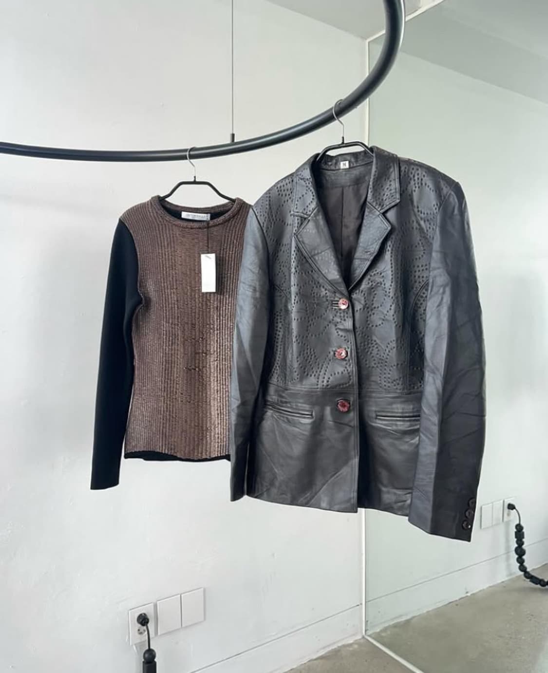 펀칭 디테일 가죽 자켓  상품이미지1