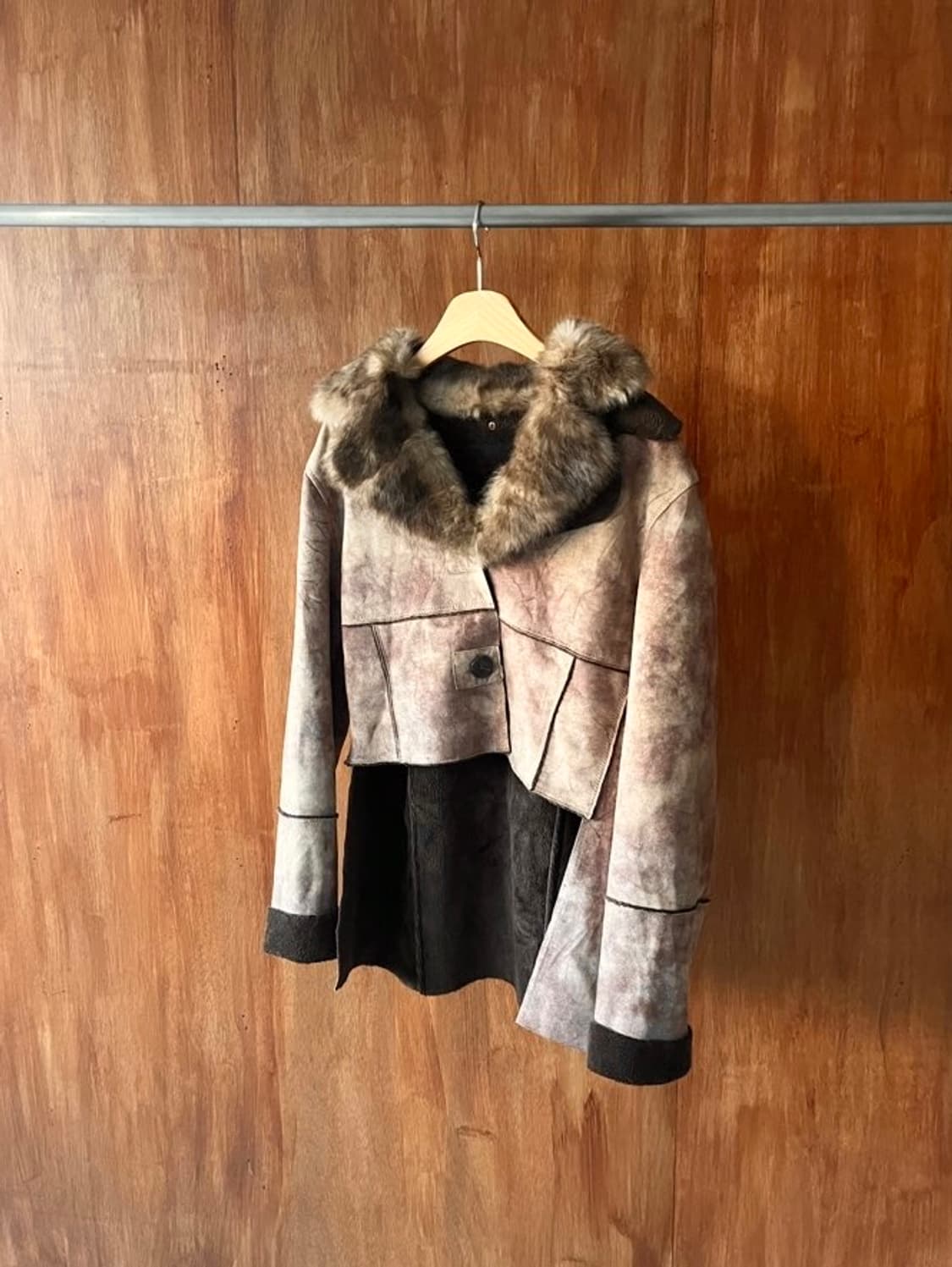 Distressed shearling crop jacket 상품이미지3