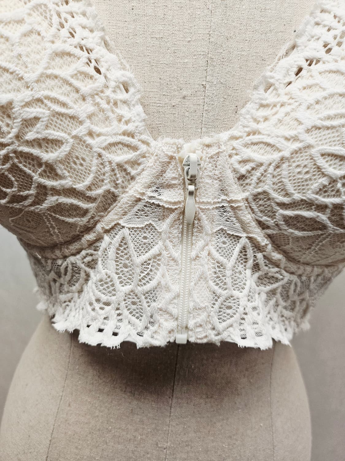 (새상품)피델리아 화이트 레이스 집업 노외이어 브라팬티 세트 상품이미지4