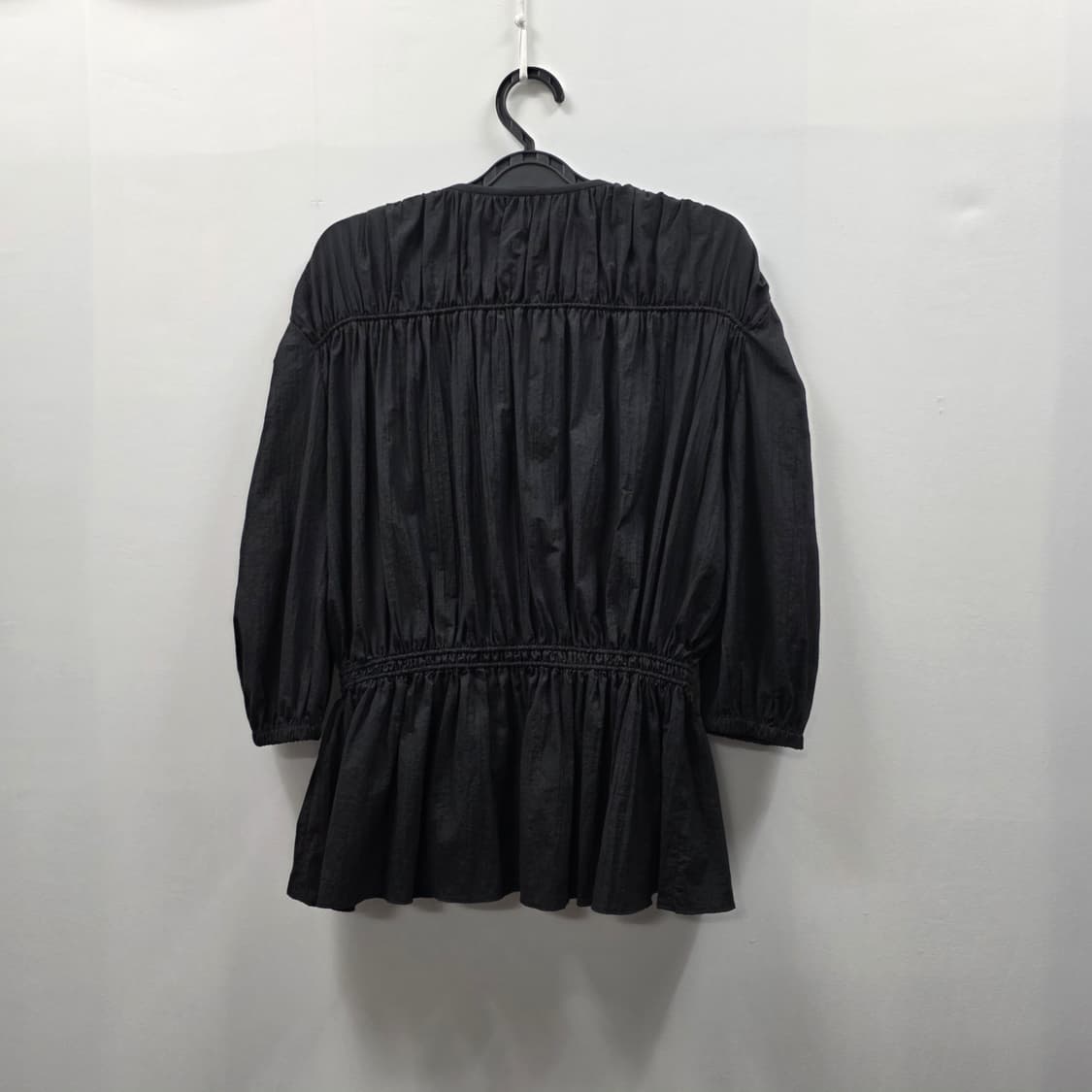 0513 지컷 블랙 셔링 페플럼 블라우스 55 상품이미지3