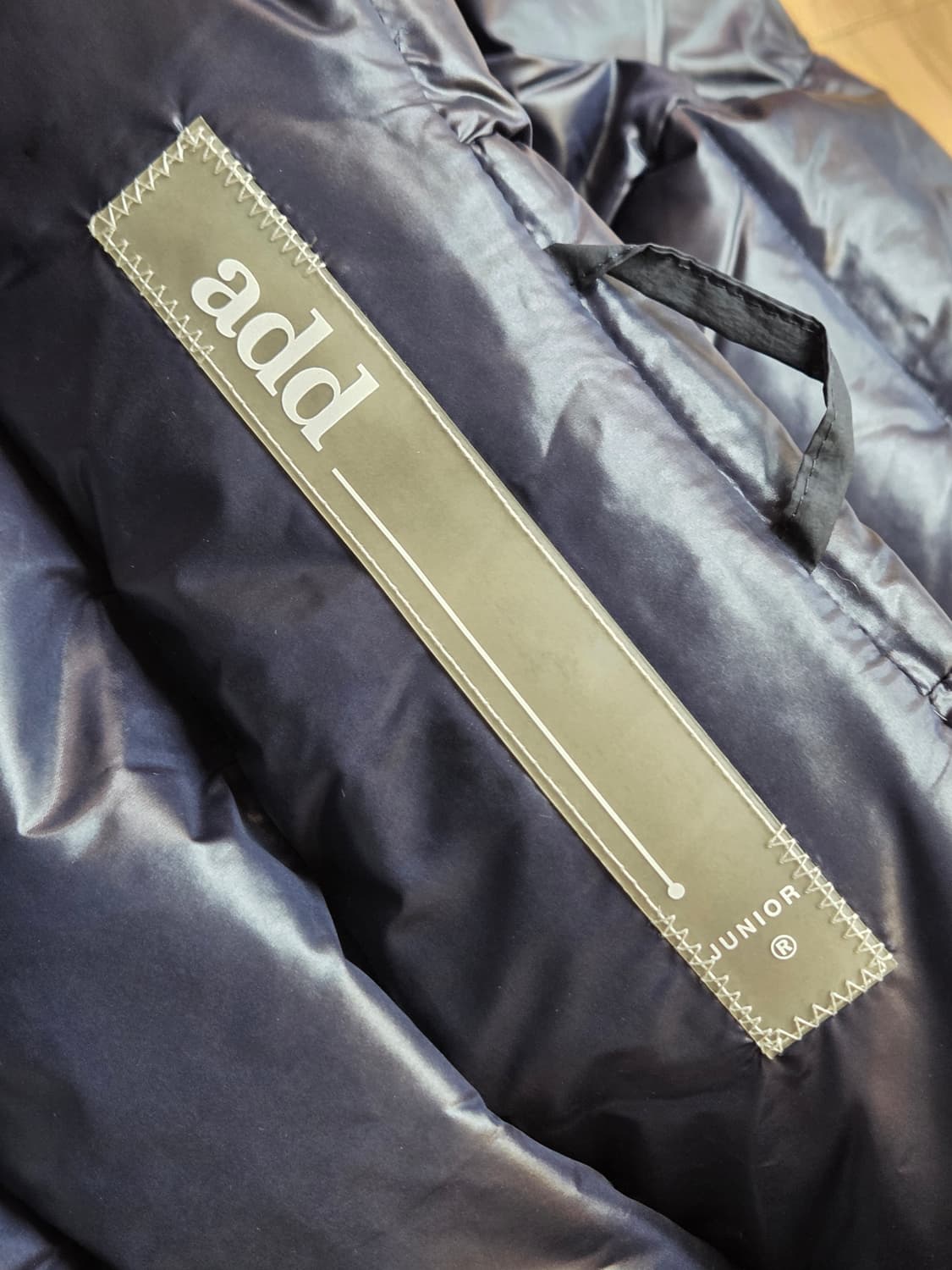 ADD 주니어 롱패딩 네이비 색상입니다. 사이즈는 130(8Y)입니다.  상품이미지5