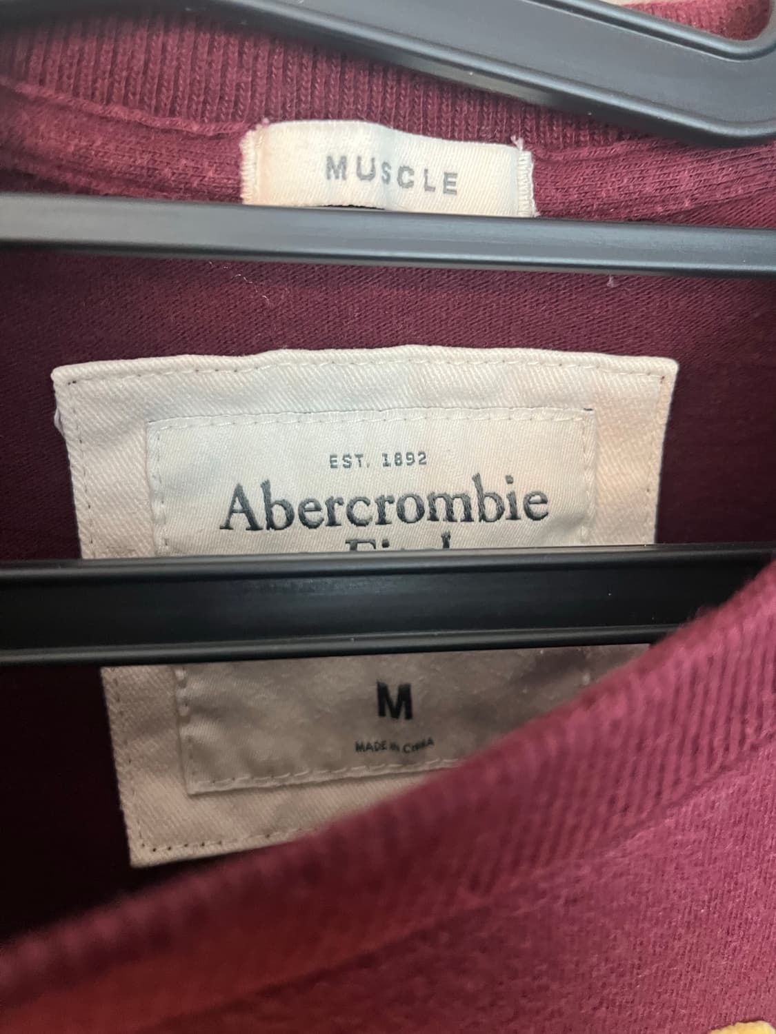 아베크롬비 스펠로고 버건디 반팔 티셔츠 [M]  상품이미지3