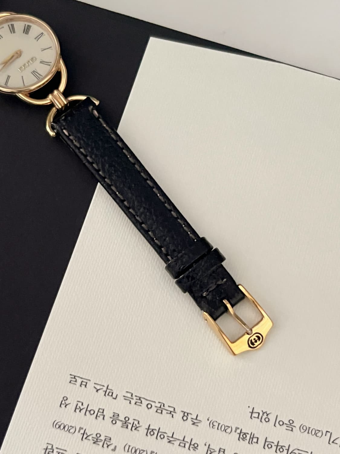 GUCCI  골드 라운드 홀스슈 러그 구찌 시계 상품이미지3